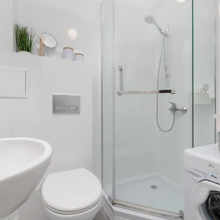 Unique & Seaside For 4 People In By Renters Daire Gdynia