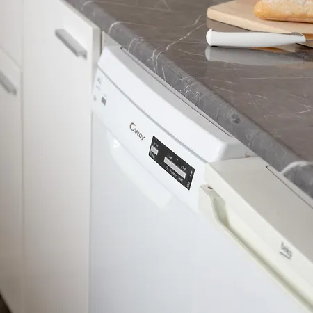 Unique & Seaside For 4 People In By Renters شقة *