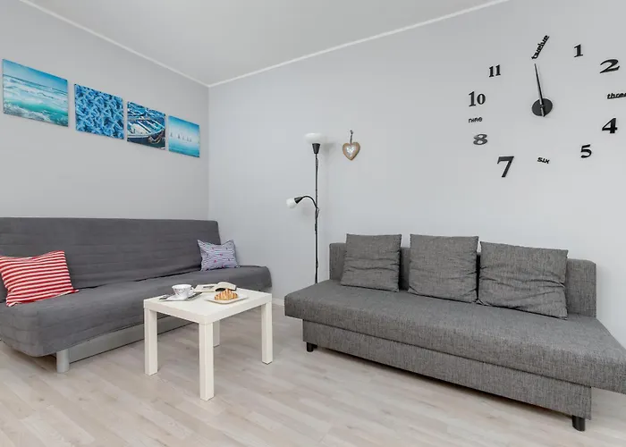 Unique & Seaside For 4 People In By Renters Apartment *