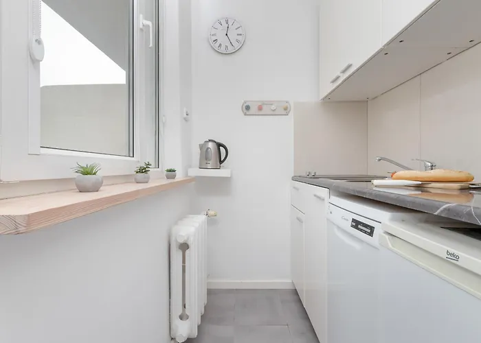 Unique & Seaside For 4 People In By Renters דירה גדינייה