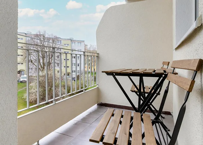 Unique & Seaside For 4 People In By Renters דירה *