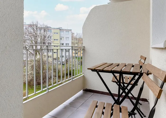 Unique & Seaside For 4 People In By Renters דירה